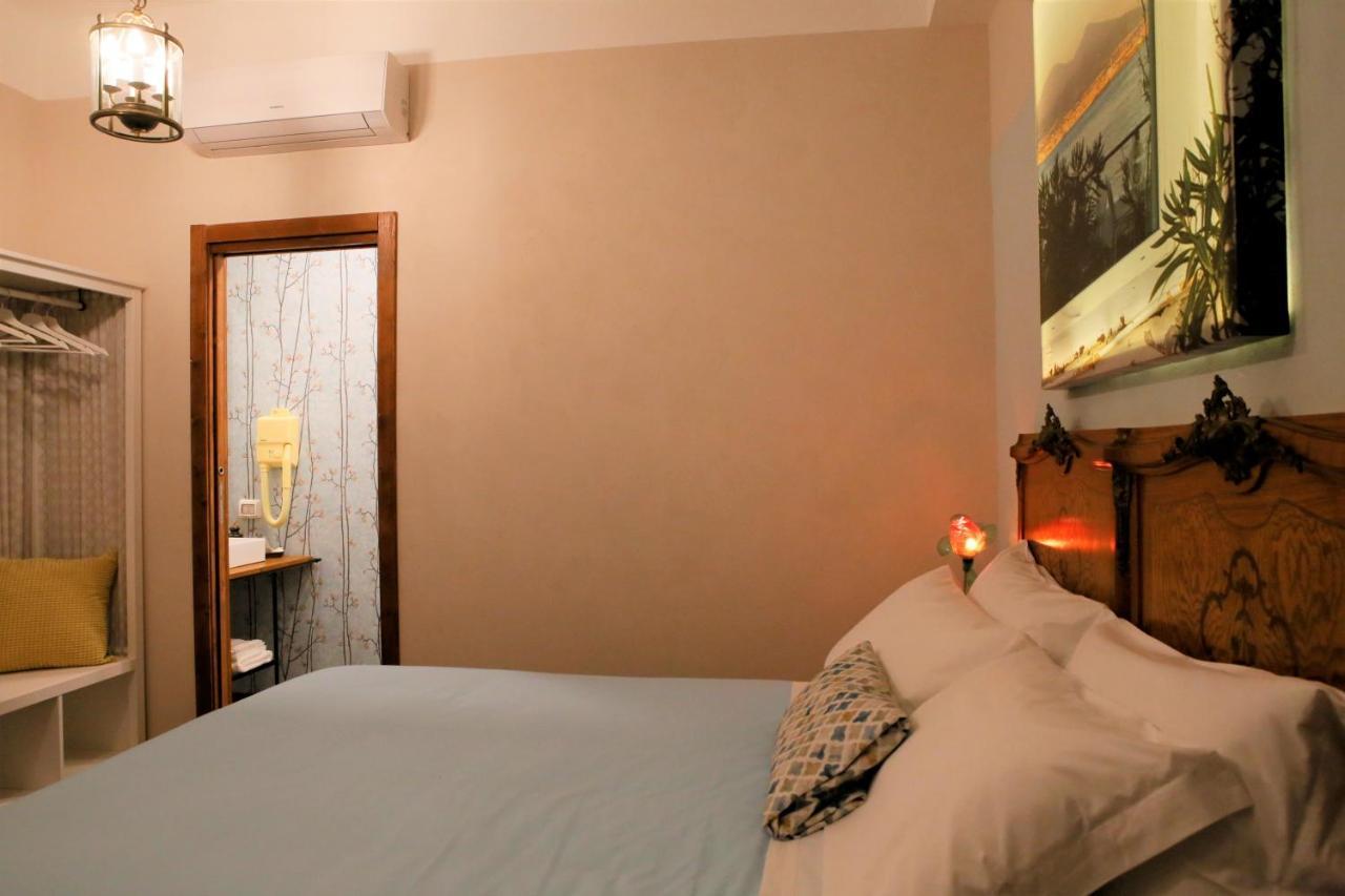 Napolicentrico Bed & Breakfast Bagian luar foto